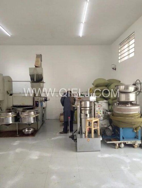 開榨油坊你懂得如何選油坊榨油機設(shè)備嗎？企鵝糧油機械告訴您(圖1)